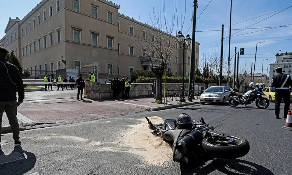 Τροχαίο στη Βουλή: Οπτικοακουστικό υλικό και καταθέσεις θα ρίξουν "φως" στις έρευνες